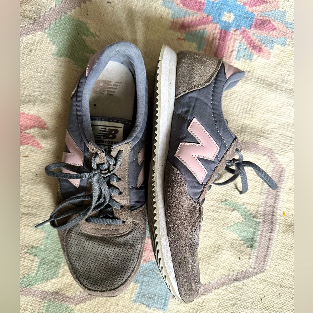 New Balance Style 574 Grey and Pink Lace Up Sneaker Womens 8 / Mens 6.5